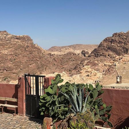 Happy Bedouin House Petra Bed and Breakfast Al Hayy Exteriör bild
