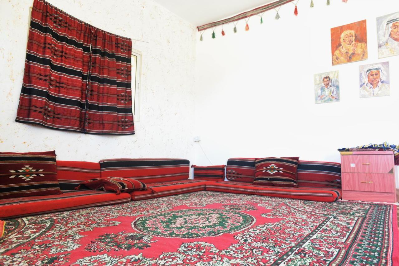 Happy Bedouin House Petra Bed and Breakfast Al Hayy Exteriör bild