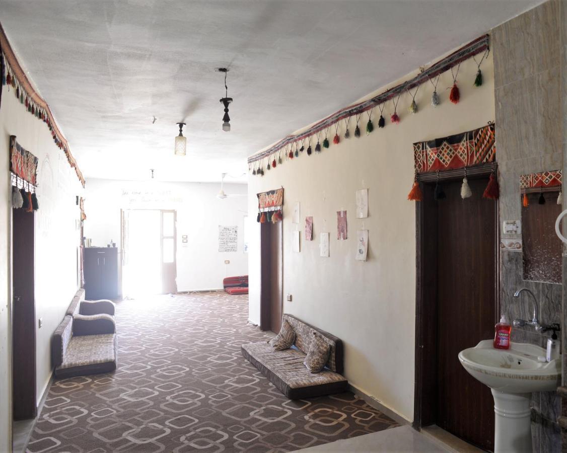 Happy Bedouin House Petra Bed and Breakfast Al Hayy Exteriör bild