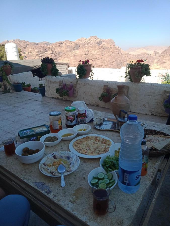 Happy Bedouin House Petra Bed and Breakfast Al Hayy Exteriör bild
