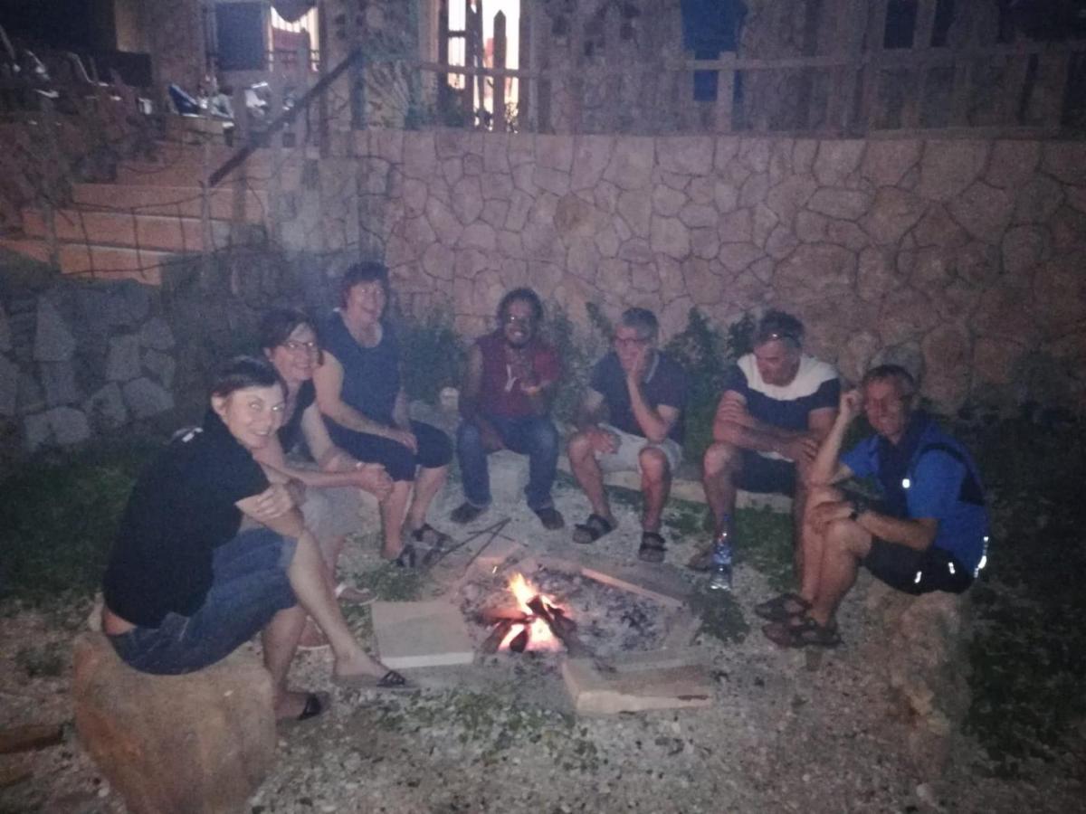 Happy Bedouin House Petra Bed and Breakfast Al Hayy Exteriör bild