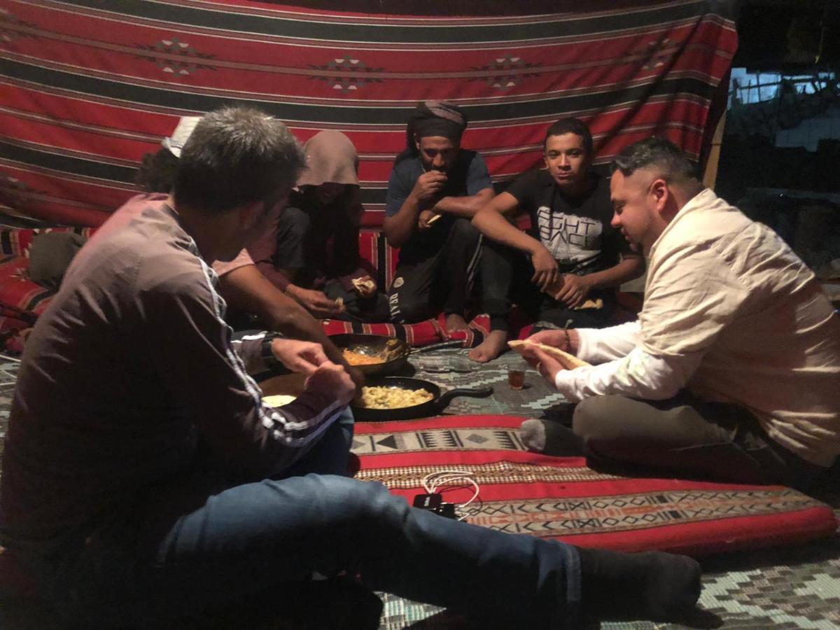Happy Bedouin House Petra Bed and Breakfast Al Hayy Exteriör bild