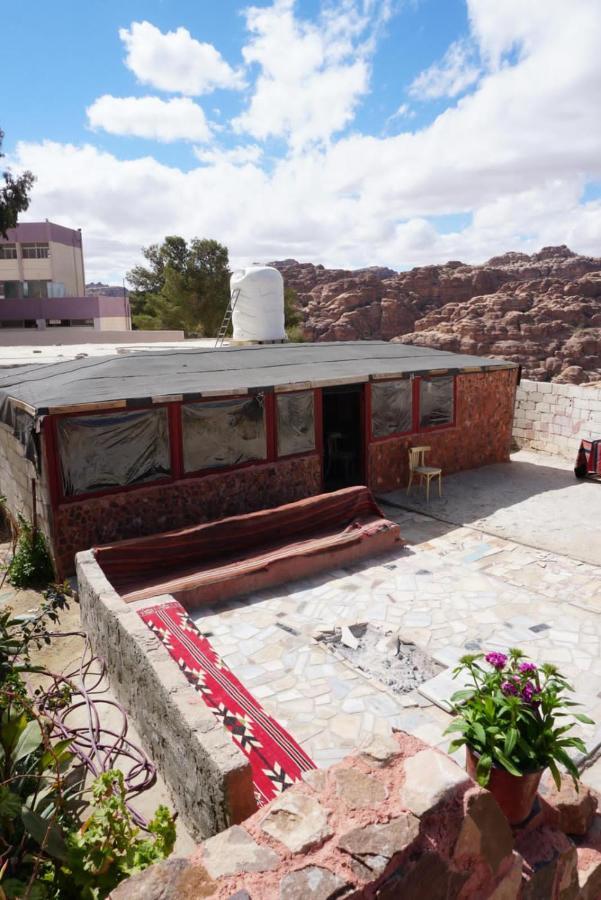 Happy Bedouin House Petra Bed and Breakfast Al Hayy Exteriör bild