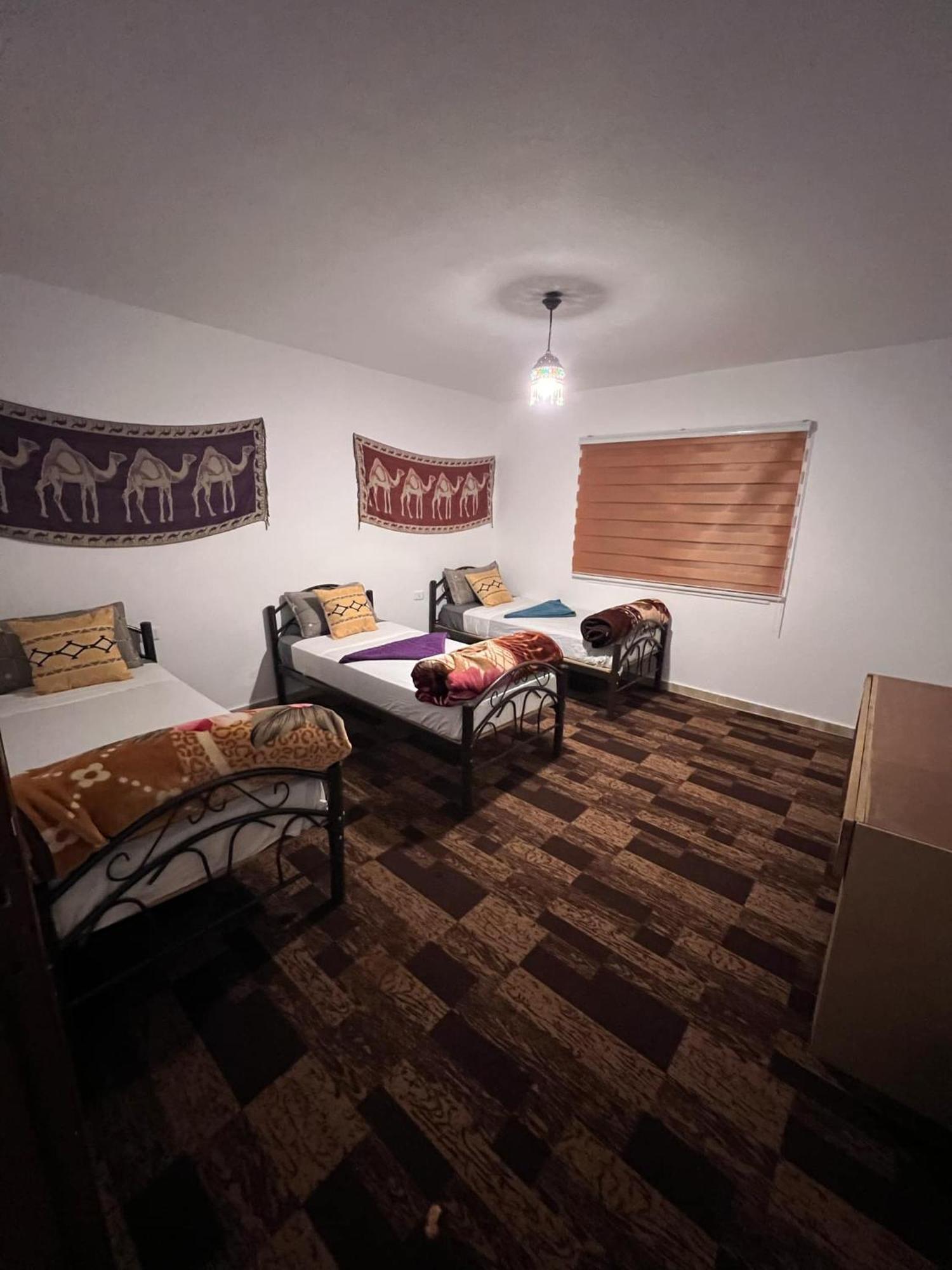 Happy Bedouin House Petra Bed and Breakfast Al Hayy Exteriör bild