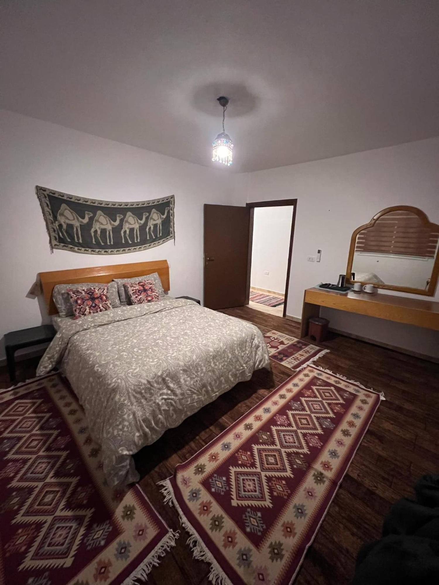 Happy Bedouin House Petra Bed and Breakfast Al Hayy Exteriör bild